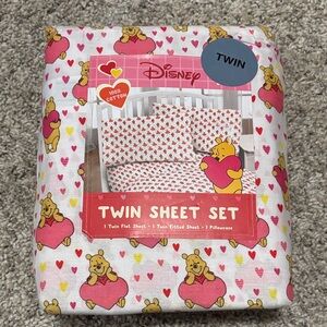 NWT Winnie the Pooh Heart Valentines Twin Sheet Set